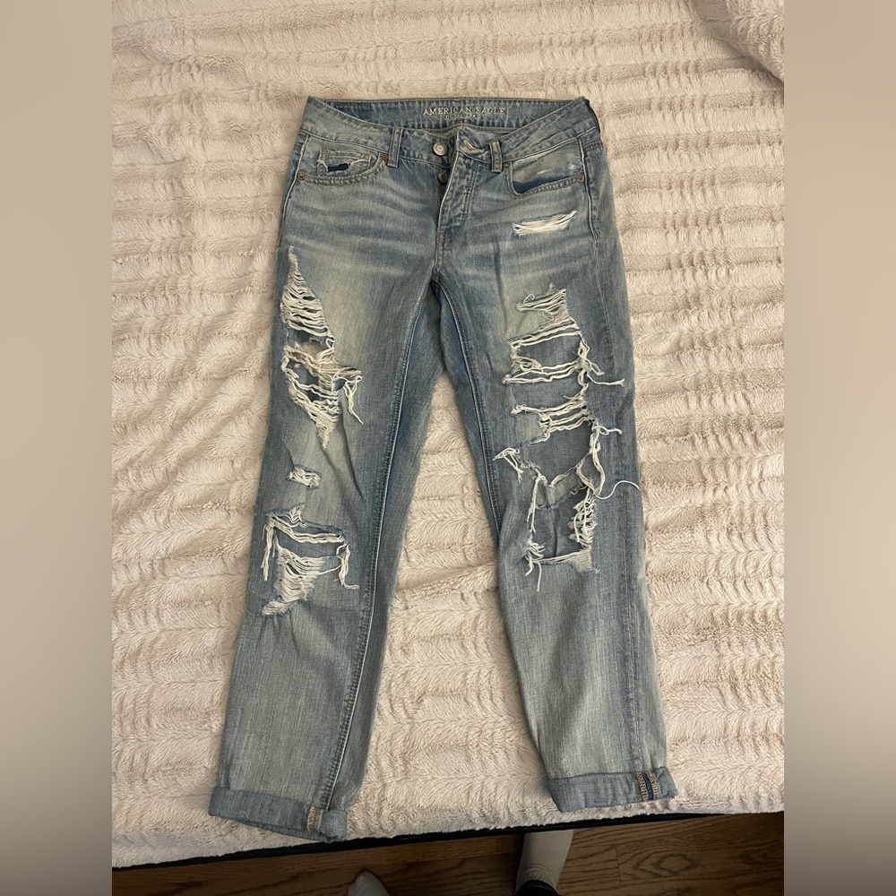 American Eagle Ripped Mom Jeans Size 2